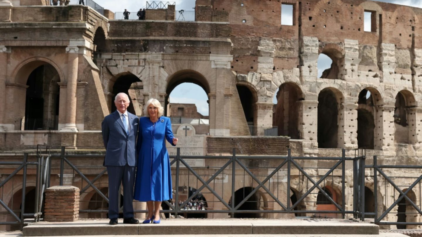 Charles und Camilla vor dem Kolosseum in Rom