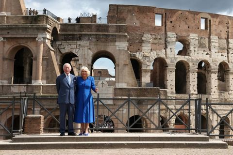 Charles und Camilla vor dem Kolosseum in Rom