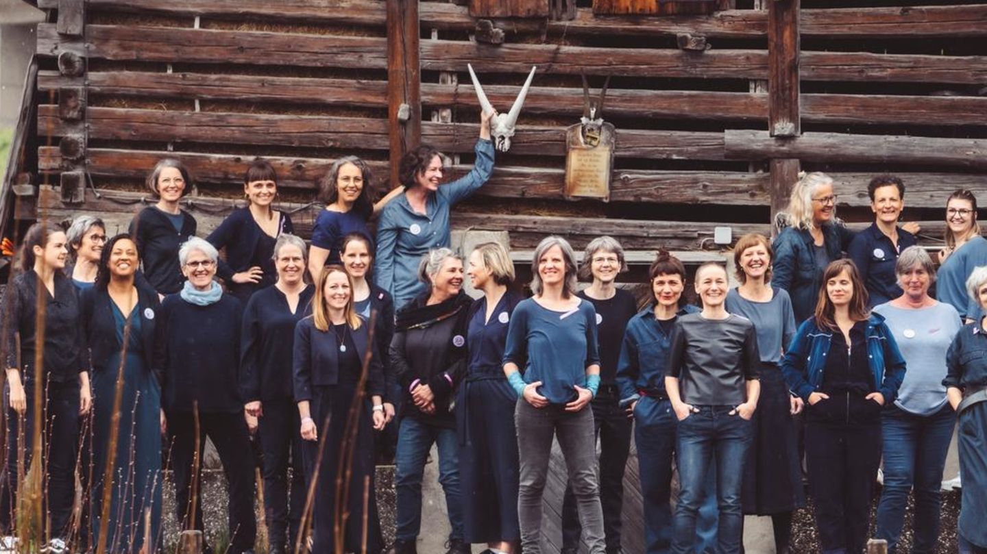 Jodeln, aber zeitgemäß: Diese Frauen texten traditionelle Jodellieder um Jodeln, aber zeitgemäß: Diese Frauen aus der Schweiz texten traditionelle Lieder um