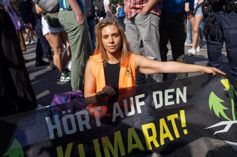 Anja Windl bei einem Protest 2023 in Wien: Die Aktivistin lebt seit sieben Jahren in Österreich