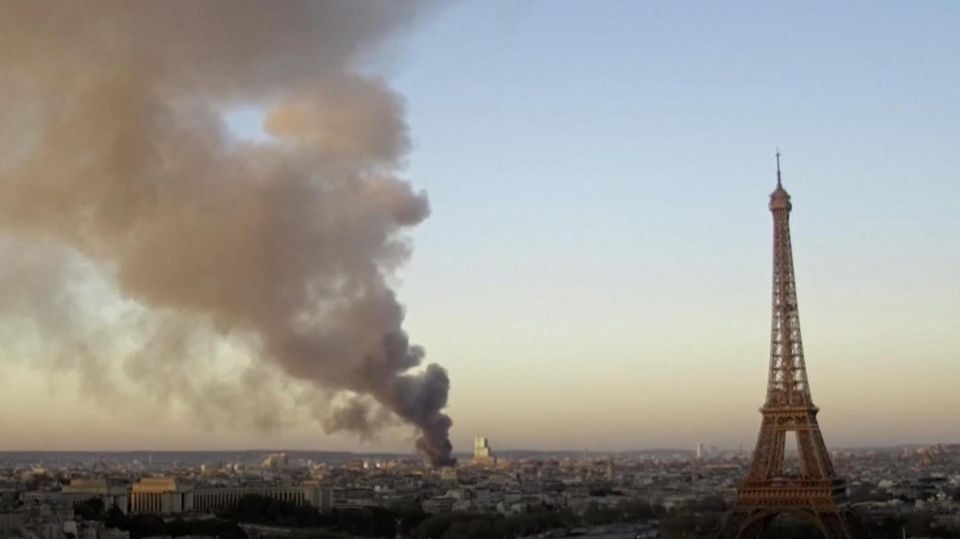 Der Brand löste einen Großeinsatz auas und konnte erst nach mehreren Stunden unter Kontrolle gebracht werden.