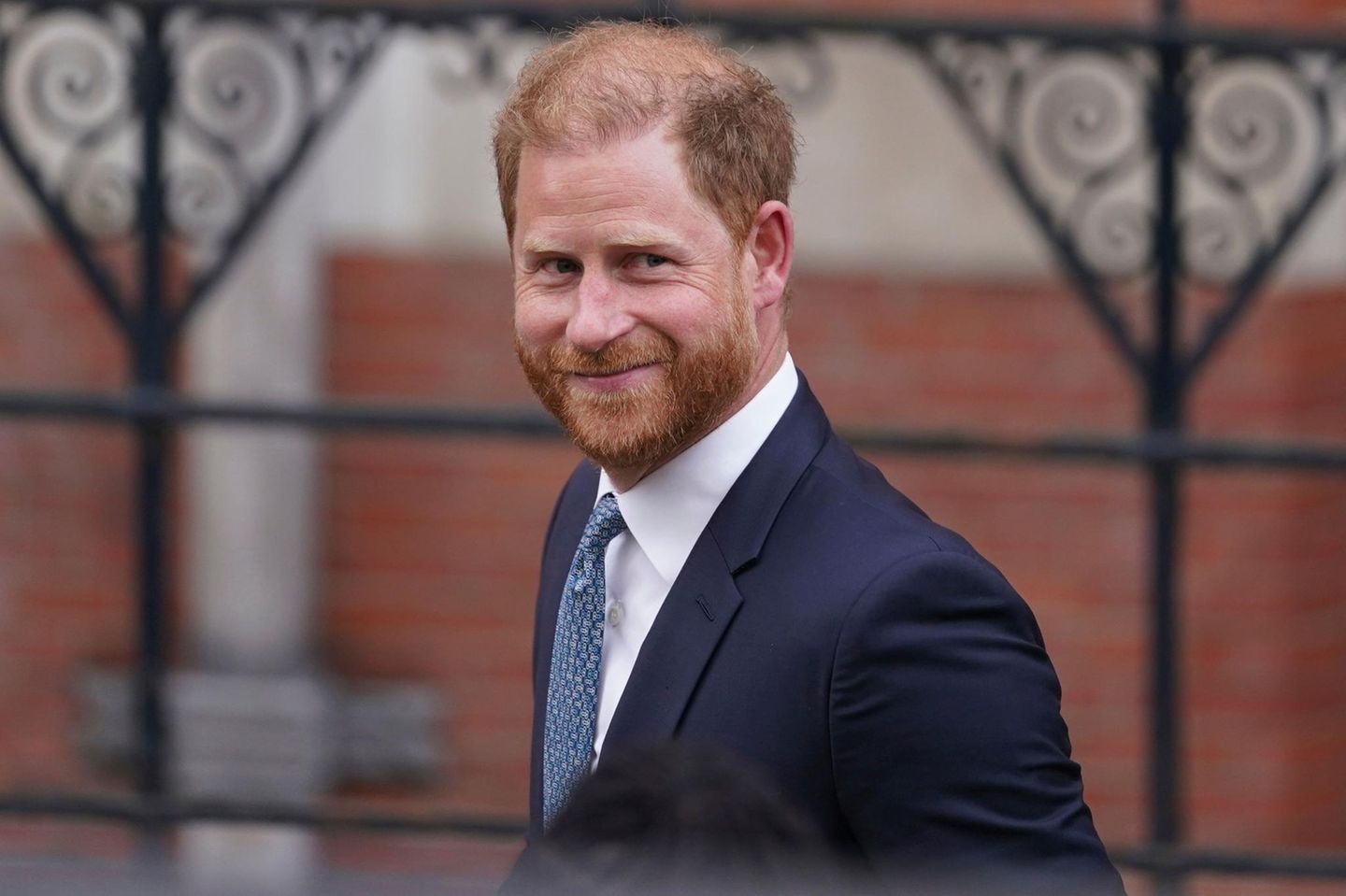 Prinz Harry verlässt am 8. April das Gerichtsgebäude der Royal Courts of Justice