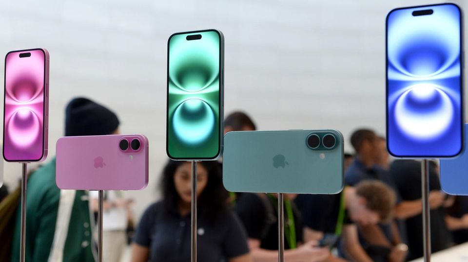 Nach Trumps Strafzöllen hat China nun angekündigt, die Einfuhrzölle auf US-Waren anzuheben. Dies trifft insbesondere das iPhone, welches zum Großteil in China hergestellt wird.