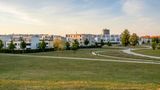 Das Ranking von "Haus.de" basiert auf dem aktuellen Immobilien-Preisspiegel der Landesbausparkassen LBS. Dort kostete ein bestehendes Reihenhaus ebenfalls bis zu 750.000 Euro und im Schnitt 550.000 Euro. Durch den etwas höheren Minimalpreis von 380.000 Euro reihen wir Augsburg in dieser Liste vor Köln auf Platz neun ein. Augsburg war im Eigentumswohnungsvergleich auf Platz zehn gekommen. 