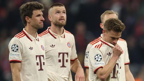 Bayern Munich players dejected after a loss