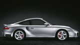 Porsche 996 Turbo  Selbst nach heutigen Maßstäben ist der Porsche 996 Turbo mit seinen 420 PS und über 300 km/h Höchstgeschwindigkeit ein echter Supersportwagen. Wahlweise als Sechsgang-Handschalter oder mit einer eher mäßigen Fünfgangautomatik erhältlich, ist er längst ein kommender Klassiker – mit Allradantrieb, bis zu 450 PS inklusive Werksleistungssteigerung und echten Langstreckenqualitäten, bereits ab 65.000 Euro zu haben. Mehr Top-911 für weniger Geld geht nicht