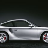 Porsche 996 Turbo  Selbst nach heutigen Maßstäben ist der Porsche 996 Turbo mit seinen 420 PS und über 300 km/h Höchstgeschwindigkeit ein echter Supersportwagen. Wahlweise als Sechsgang-Handschalter oder mit einer eher mäßigen Fünfgangautomatik erhältlich, ist er längst ein kommender Klassiker – mit Allradantrieb, bis zu 450 PS inklusive Werksleistungssteigerung und echten Langstreckenqualitäten, bereits ab 65.000 Euro zu haben. Mehr Top-911 für weniger Geld geht nicht