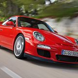 Porsche 997 GT3  Das Landstraßen- und Rennstreckenmonster ist einer der beliebtesten Elfer der Neuzeit. Ein hochdrehender 3,6-Liter-Saugboxer mit 415 PS und ein ungewöhnlicher Heckspoiler, der nicht nur der Optik wegen das Heck des Rennelfers verzierte. Nicht nur die elektronische Dämpferverstellung sorgte in der Sportwagenszene für Aufsehen, sondern auch Details wie das Clubsportpaket oder nach der MK2-Modellpflege die Leistungssteigerung auf 435 PS sowie beim GT3 RS auf 450 PS