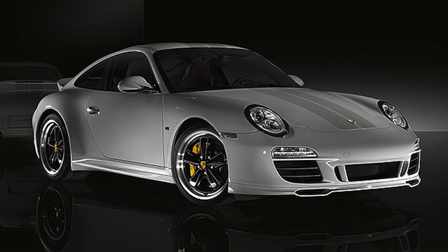 Porsche 997 Sport Classic  Achtung, denn jetzt wird es noch teurer als teuer. Von dem extravaganten "Bürzel-Elfer" mit der Technik des 997 GTS wurden gerade einmal 250 Stück gefertigt, und er war einer der ungekrönten Stars der IAA 2009 in Frankfurt. Heute gehört der Sport Classic mit Gebrauchtwagenpreisen von über 300.000 Euro zu den begehrtesten 911-Modellen der Neuzeit