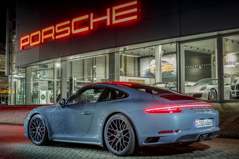 Porsche 991 GTS  Wer keinen Turbo will und auf großen Auftritt verzichten kann, findet mit dem Porsche 997 Carrera GTS 4 und dem 991 Carrera GTS 4 den wohl perfekten Elfer mit mächtiger Leistung, sportlichen Dreingaben und der begehrten Exklusivität der GTS-Modelle. Kein Wunder, dass viele gerade den 991 GTS 4 als Coupé oder Cabriolet in ihrer Traumgarage stehen haben wollen. Doch der 997 GTS kostet bereits knapp 100.000 Euro, und der 991 legt gut ausgestattet nochmals 40.000 Euro drauf. Wertsteigerungen garantiert