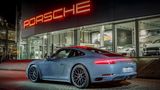 Porsche 991 GTS  Wer keinen Turbo will und auf großen Auftritt verzichten kann, findet mit dem Porsche 997 Carrera GTS 4 und dem 991 Carrera GTS 4 den wohl perfekten Elfer mit mächtiger Leistung, sportlichen Dreingaben und der begehrten Exklusivität der GTS-Modelle. Kein Wunder, dass viele gerade den 991 GTS 4 als Coupé oder Cabriolet in ihrer Traumgarage stehen haben wollen. Doch der 997 GTS kostet bereits knapp 100.000 Euro, und der 991 legt gut ausgestattet nochmals 40.000 Euro drauf. Wertsteigerungen garantiert