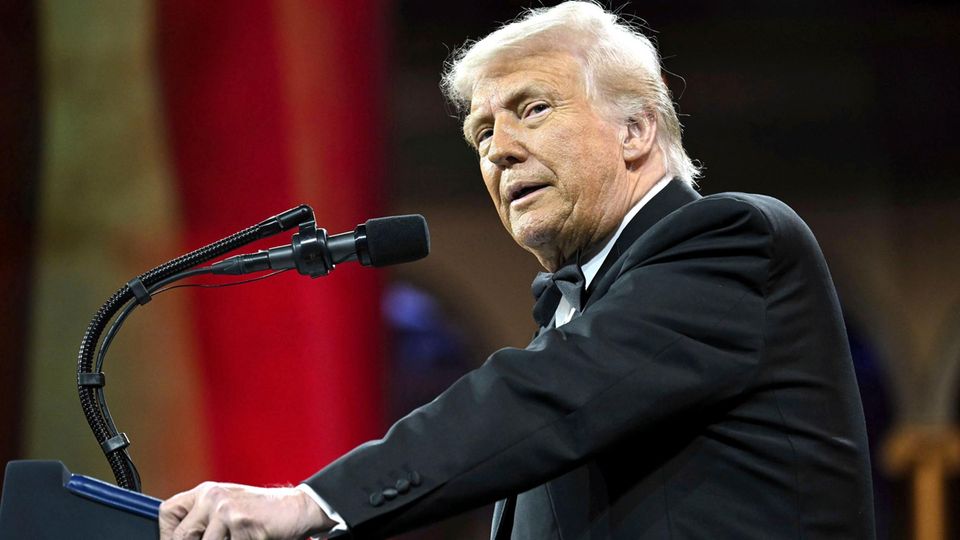 Donald Trump hält auf der NRCC eine Rede