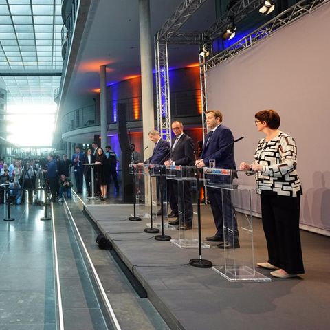 Die Spitzen von Union und SPD präsentieren den Koalitionsvertrag