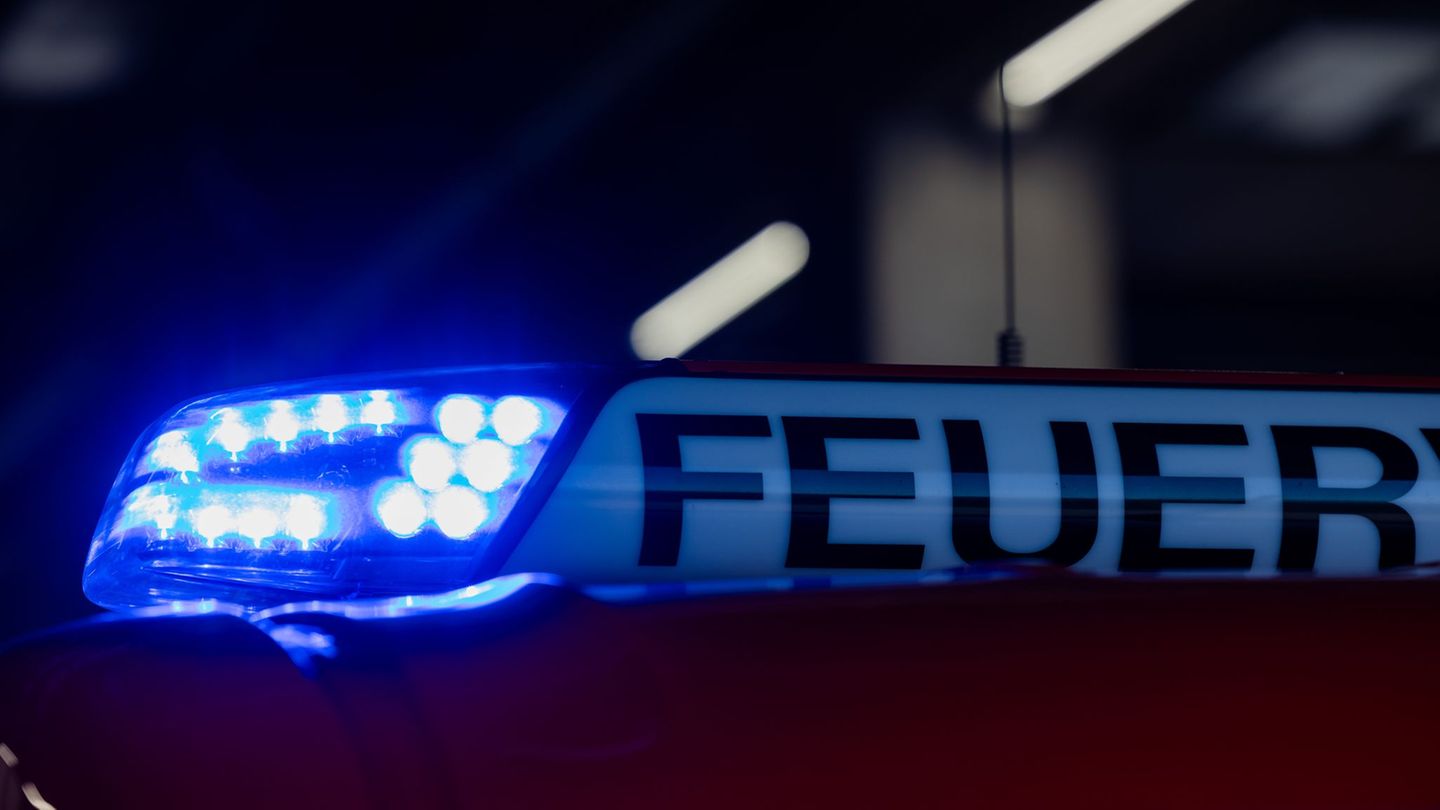 Feuerwehr-Einsatz: Großbrand in Ahlen: Firmengebäude in Flammen