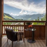 "The White Lotus" in den Alpen