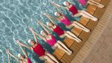 Auch die Füße über den Beckenrand zu legen, wird bei den Aqualillies zur Kunstform