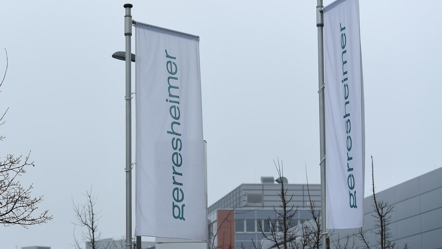 Gerresheimer Auf dem Firmengelände stehen Flaggen mit dem Schriftzug von Gerresheimer