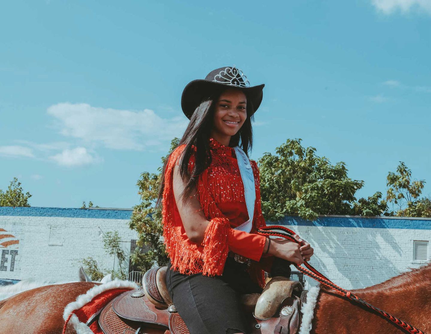 Die "Rodeo Queen" von Okmulgee, Oklahoma. Viele Frauen sind exzellente Westernreiterinnen und arbeiten auf den Farmen regulär neben den männlichen Cowboys – Rodeos bieten dennoch in der Regel nur wenige Wettbewerbe an, die sich an Frauen richten