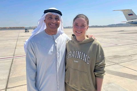 Xenia Karelina (r.) neben dem Botschafter der Vereinigten Arabischen Emirate in den USA, Yousef Al Otaiba