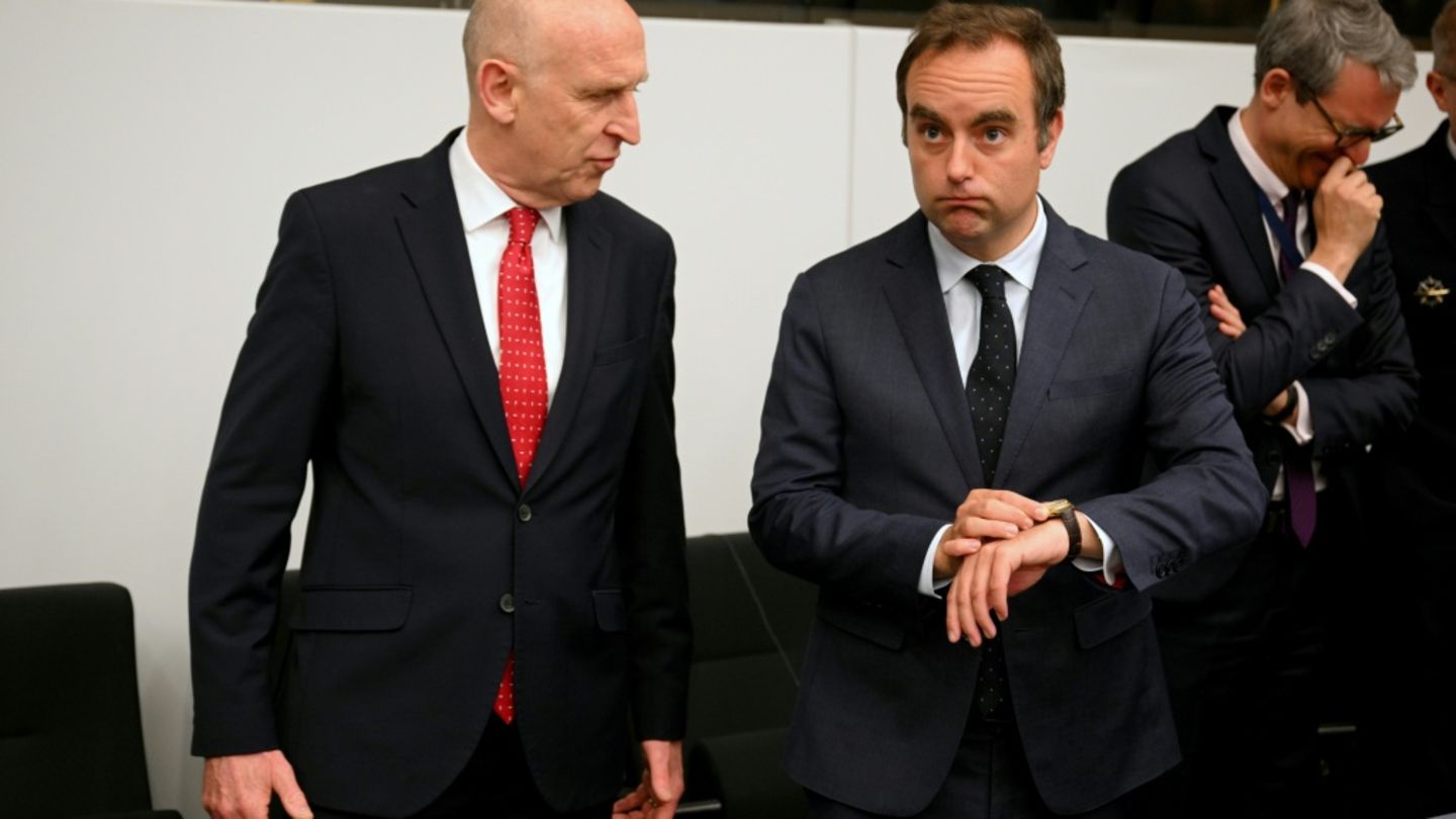Der britische Verteidigungsminister John Healey (l.) und sein französischer Kollege Sébastien Lecornu am Donnerstag in Brüssel