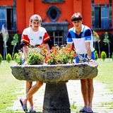 Posieren im Garten: Völler 1986 bei der WM in Mexiko mit seinem Zimmerkameraden Thomas Berthold.