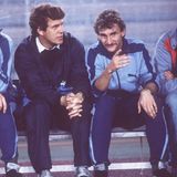 Auch eine wichtige Beziehung: Rudi Völler mit Otto Rehhagel, seinem Trainer in Bremen. Dreimal werden die beiden mit Werder deutscher Vizemeister. Völler macht für Werder in 137 Spielen 97 Tore