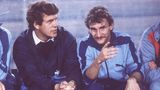 Auch eine wichtige Beziehung: Rudi Völler mit Otto Rehhagel, seinem Trainer in Bremen. Dreimal werden die beiden mit Werder deutscher Vizemeister. Völler macht für Werder in 137 Spielen 97 Tore