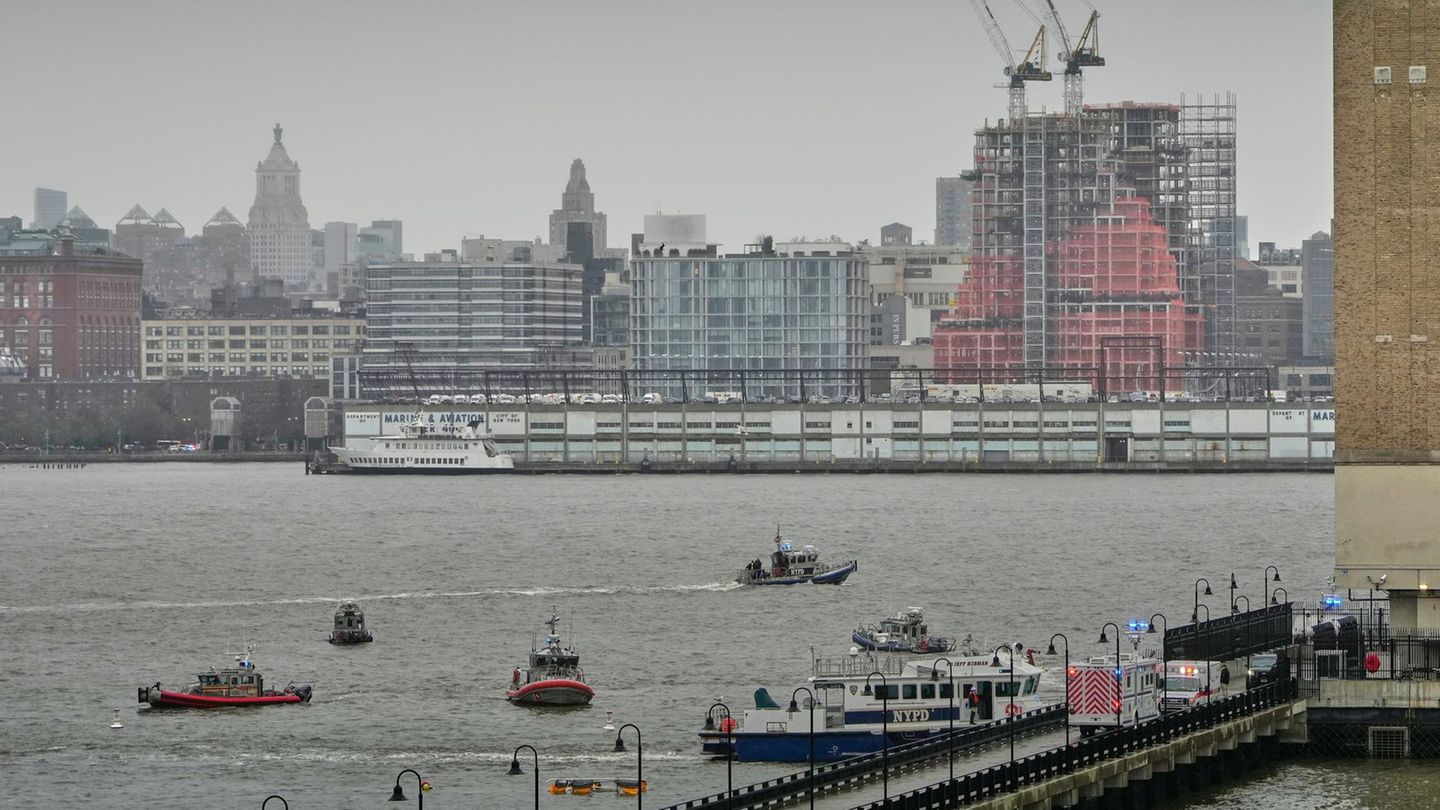 Hubschrauber Absturz New York: Ersthelfer am Hudson River Hubschrauber Absturz New York: Ersthelfer am Hudson River