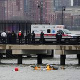 New York: Ersthelfer stehen an der Unglücksstelle in Jersey City