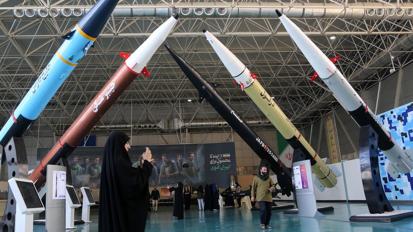 Raketen-Show der Revolutionsgarden in Teheran im Oktober 2024