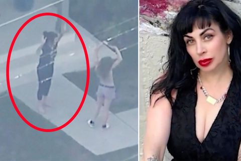 Zwei Frauen stehen in einem Los Angeles-Vorgarten und heben ihre Hände als Zeichen der Ergebung