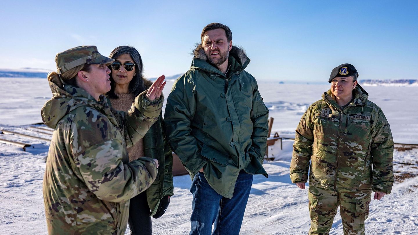 Greenland: Boss of US military base fired after Vance visit