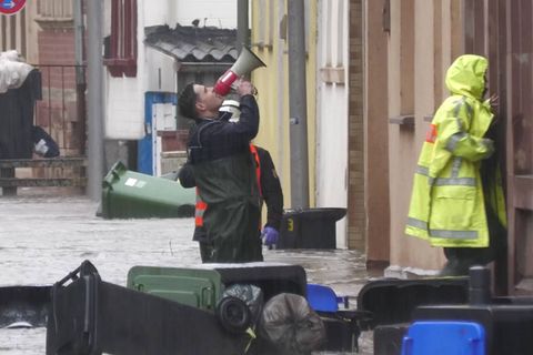 Gefahrenportal gegen Naturgefahren: Archivbild zeigt Rettung bei Überschwemmung im Saarland