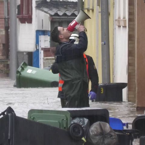 Gefahrenportal gegen Naturgefahren: Archivbild zeigt Rettung bei Überschwemmung im Saarland