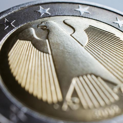 Eine Euro-Münze mit Bundesadler