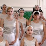 Emma Watson im Ballettkleid in einer Szene des Films "Ballet Shoes"