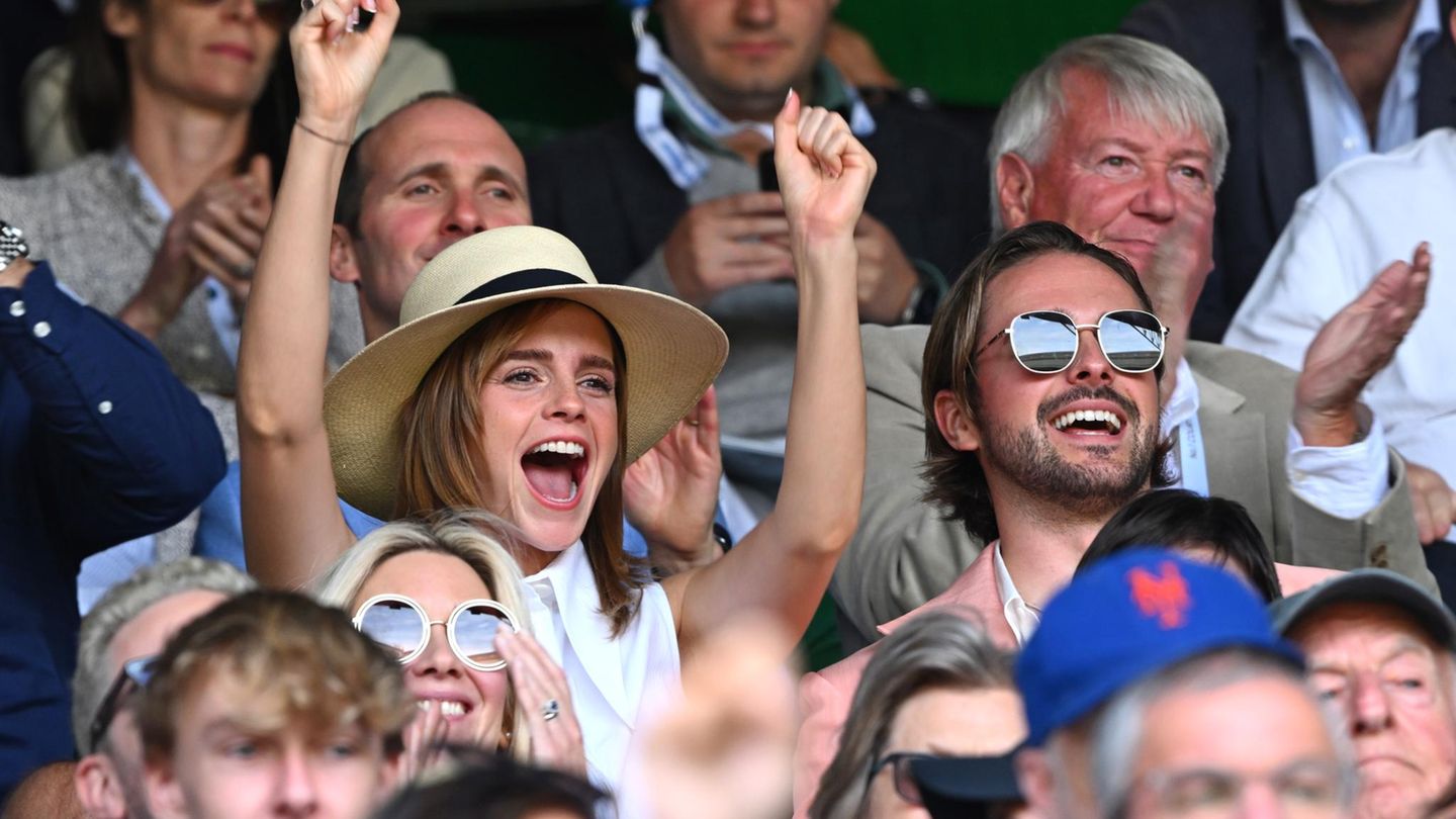 Emma Watson jubelt neben ihrem Bruder in Wimbledon