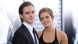 Emma Watson mit ihrem Bruder Alex Watson Arm in Arm bei einer Premiere in New York