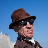 Ein Mann im Zentrum von Juschno-Sachalinsk, der größten Stadt auf der Insel im Japanischen Meer. Sie gehörte nach dem Russisch-Japanischen Krieg von 1904-1905 zu Japan, wurde aber im Zweiten Weltkrieg von sowjetischen Truppen zurückerobert