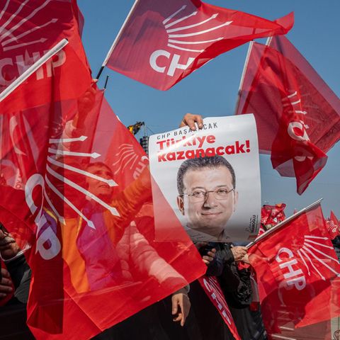 Türkei: Demonstranten protestieren für die Freilassung von Ekrem İmamoğlu