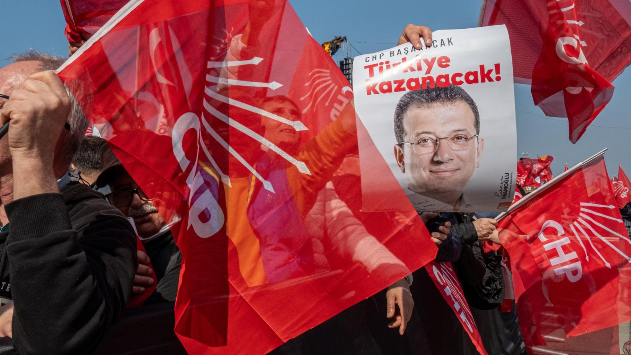 Türkei: Demonstranten protestieren für die Freilassung von Ekrem İmamoğlu