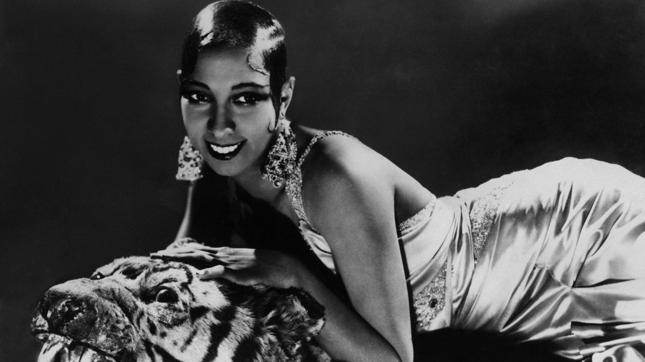 Josephine Baker 1932 in Paris, Notre Dance House