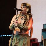 Lola Young beim Coachella-Festival 2025