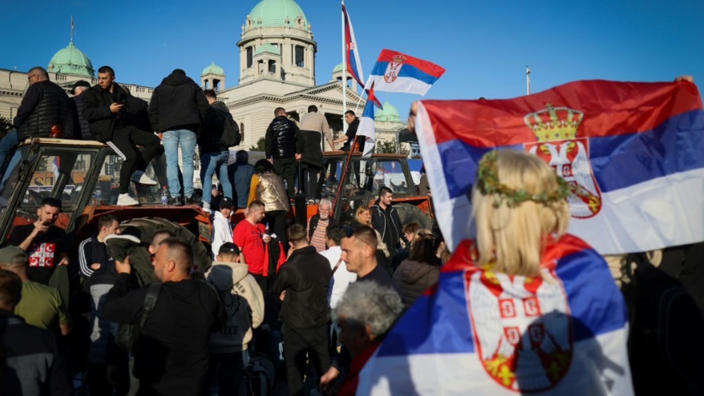 Anhänger des serbischen Präsidenten Vucic