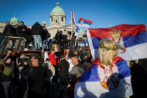 Anhänger des serbischen Präsidenten Vucic