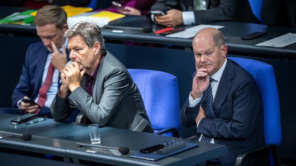 So viel "Ruhegeld" steht Ministern und Kanzlern nach der Amtszeit zu So viel "Ruhegeld" steht Ministern und Kanzlern nach der Amtszeit zu