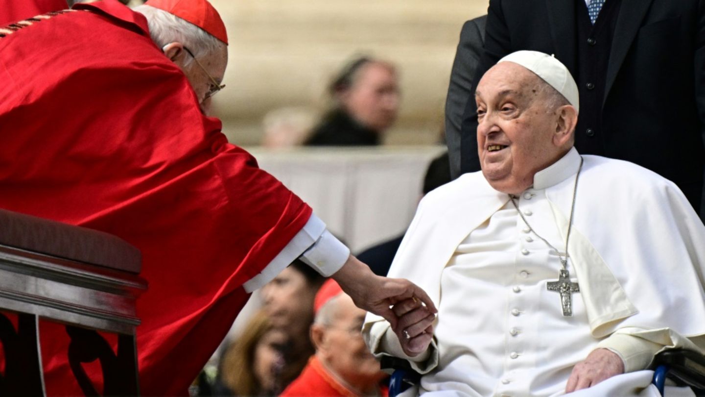 Papst Franziskus auf dem Petersplatz
