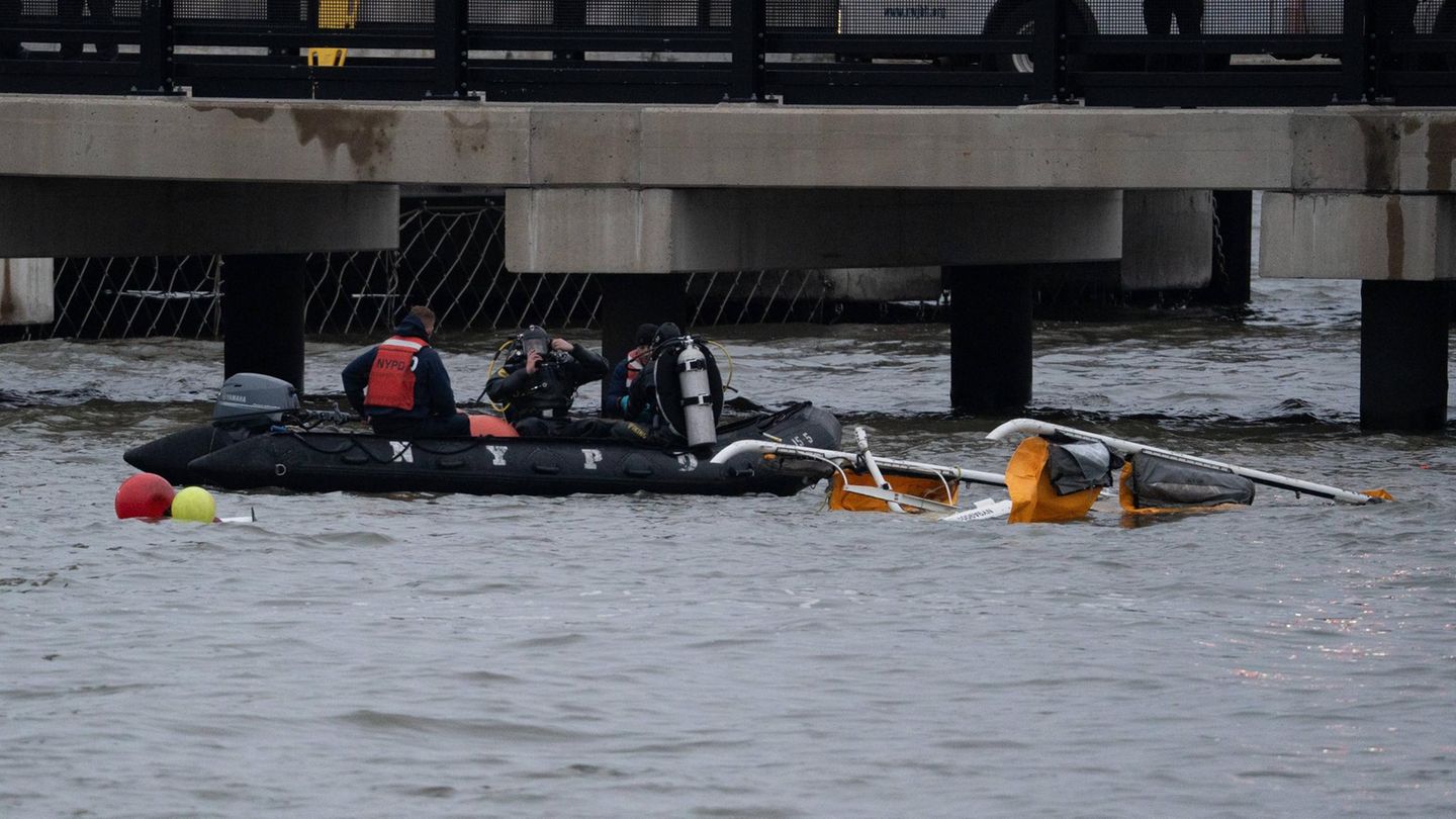 Rettungskräfte auf dem Hudson River in New York