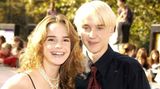 Emma Watson und Tom Felton strahlen 2003 bei einer Preisverleihung in die Kamera