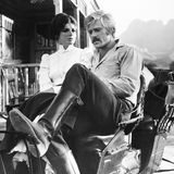 Sympathischer Gangster: An der Seite von Paul Newman spielt Redford in der Westernkomödie "Butch Cassidy und Sundance Kid", auch bekannt als "Zwei Banditen", einen liebenswerten Räuber, hier ein Szenenbild mit Katharine Ross von 1969